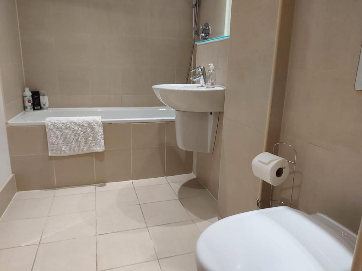 City Apartment In Great Location With A Balcony & Parking Possible - West One شيفيلد المظهر الخارجي الصورة