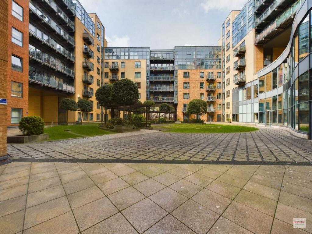 City Apartment In Great Location With A Balcony & Parking Possible - West One شيفيلد المظهر الخارجي الصورة