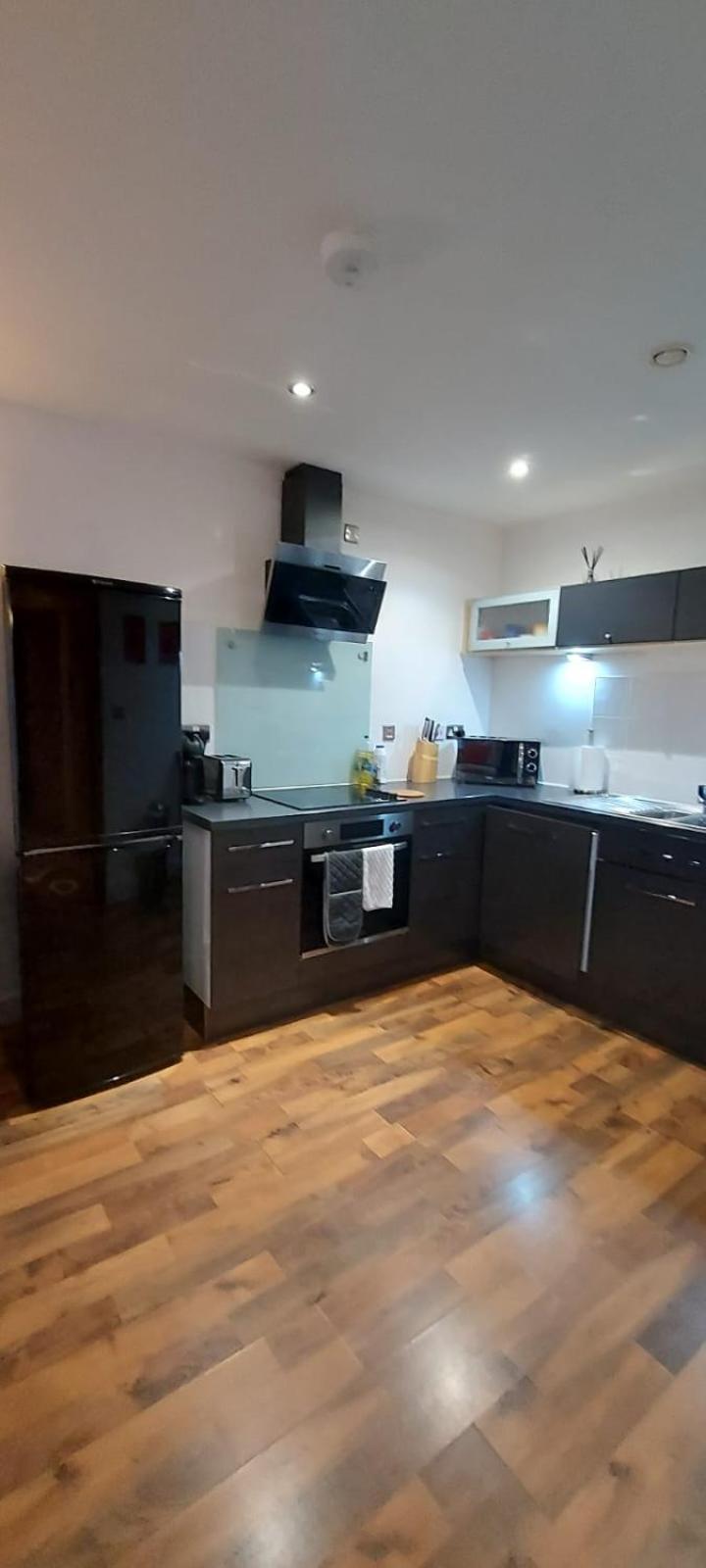 City Apartment In Great Location With A Balcony & Parking Possible - West One شيفيلد المظهر الخارجي الصورة