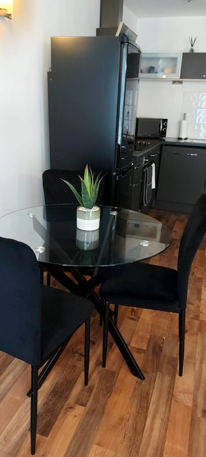 City Apartment In Great Location With A Balcony & Parking Possible - West One شيفيلد المظهر الخارجي الصورة